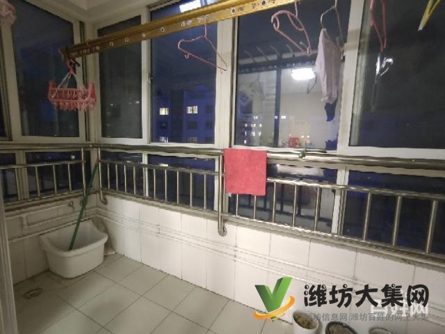 南關(guān)小學(xué)附近電梯洋房四樓精裝三室