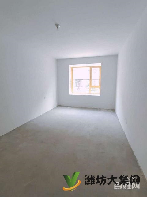 玫瑰公館一樓帶大院！送城市會客廳！三居，更名貸款，