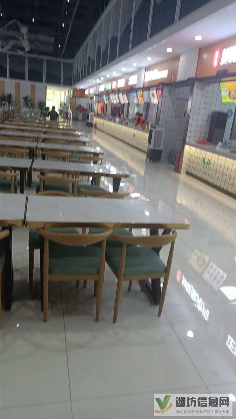 萬人理工大學(xué)餐廳一樓攤位現(xiàn)成的，